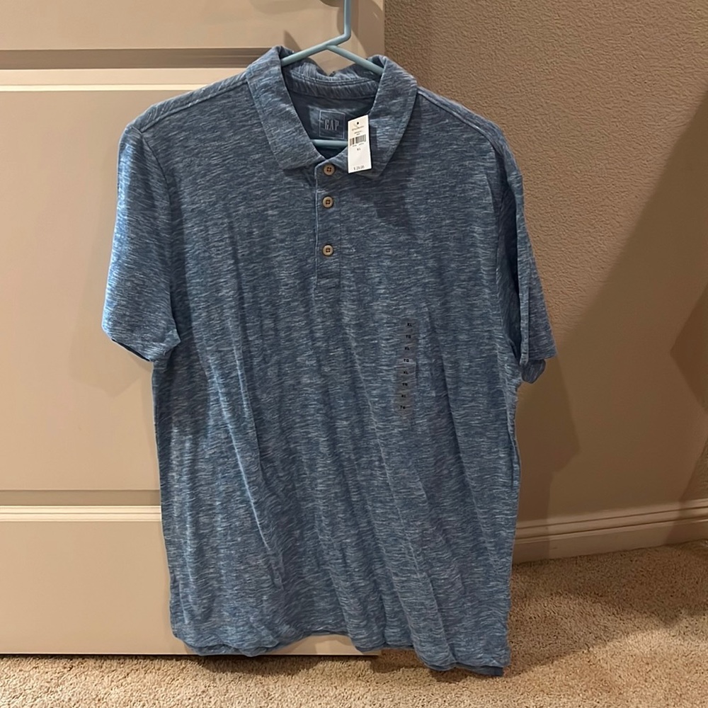 GAP size XL short sleeve shirt. New with tag